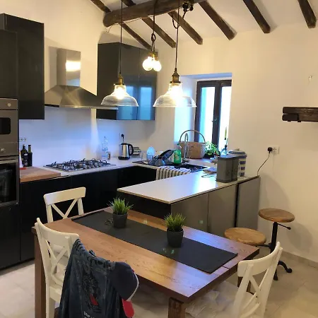 Fosdinovo 5-Bed Villa- A Tranquil Retreat * Fosdinovo