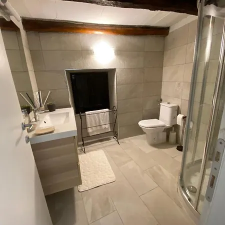 Fosdinovo 5-Bed Villa- A Tranquil Retreat Villa *