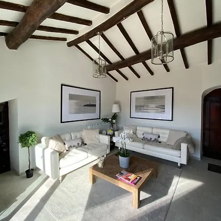 Villa Fosdinovo 5-Bed Villa- A Tranquil Retreat