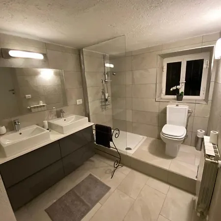 Fosdinovo 5-Bed Villa- A Tranquil Retreat *