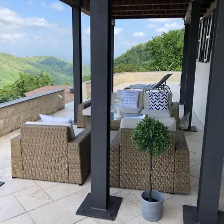 Fosdinovo 5-Bed Villa- A Tranquil Retreat Villa *